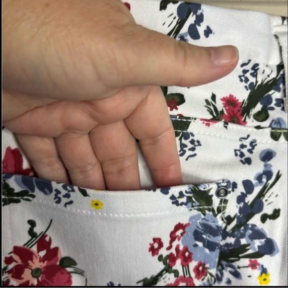 Time & Tru and No Boundaries Bundle of 3 Pairs of L Pants - Picture 11 of 12